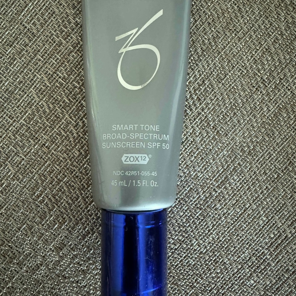 ZOX12 Smart Tone Broad-Spectrum Sunscreen SPF 50 - Gray